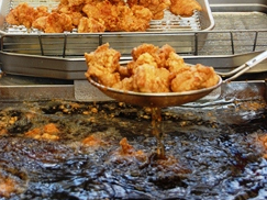 イベントが中止になっても一回もフライヤーを使用してなければ原則一年以内に再レンタルしてもらえれば往復の運賃と代引き手数料でイベントが出来るまで何回でもレンタルします。